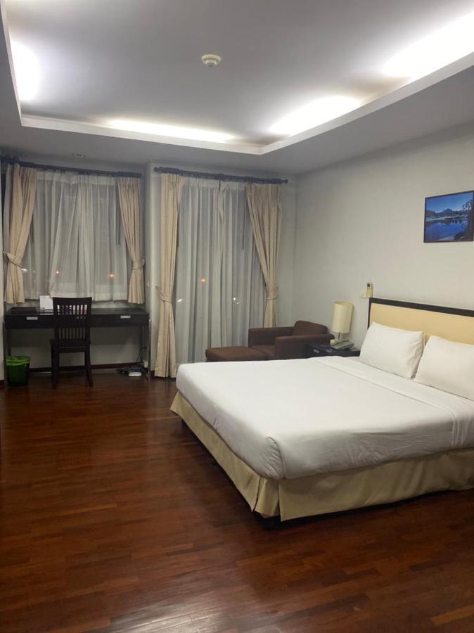 The Park 304 Executive Serviced Apartment Si Maha Phot Экстерьер фото